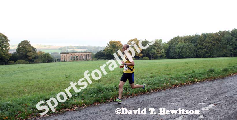 Brandan McMillan (Jarrow) on his way to winning the Gibside Trail Race, Rowlands Gill. Photo: David T. Hewitson/Sports for All Pics
